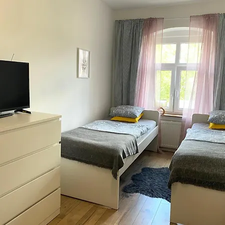 Hostel Lemuria Szkolna Centrum *