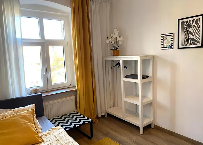 Hostel Lemuria Szkolna Centrum *